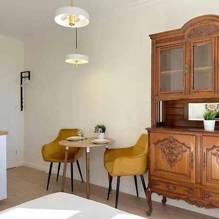 Seredino Navy Apartment- Modern Comfort In A Quiet Location, 5 Minutes To Old Town & Seaside Appartement *