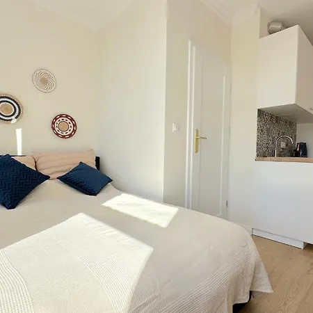 Seredino Navy Apartment- Modern Comfort In A Quiet Location, 5 Minutes To Old Town & Seaside * Gdansk