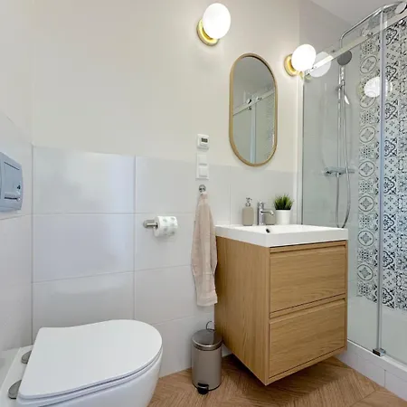 Seredino Navy Apartment- Modern Comfort In A Quiet Location, 5 Minutes To Old Town & Seaside Apartment