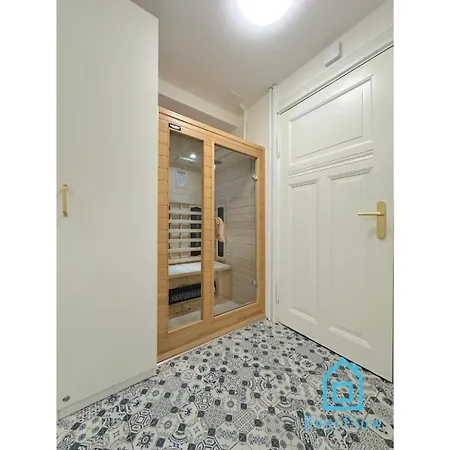 Seredino Navy Apartment- Modern Comfort In A Quiet Location, 5 Minutes To Old Town & Seaside Apartment